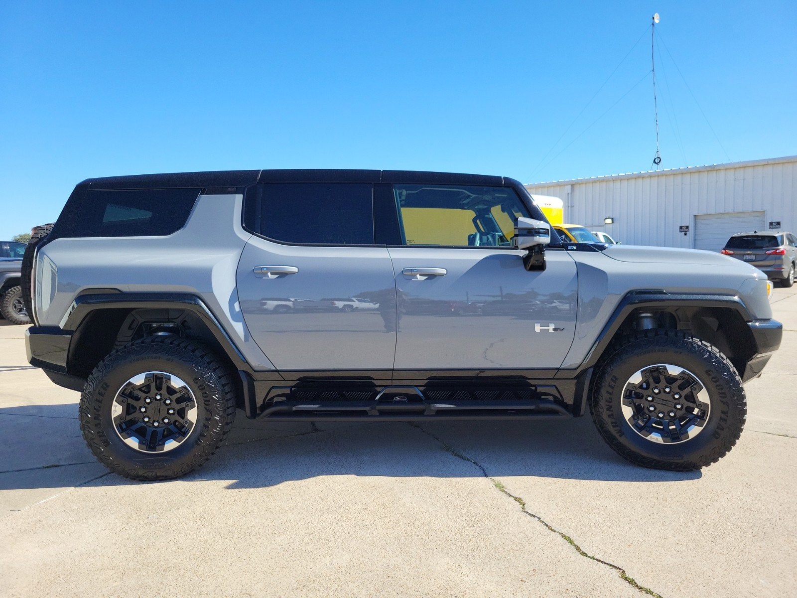 2025 GMC HUMMER EV SUV 2X