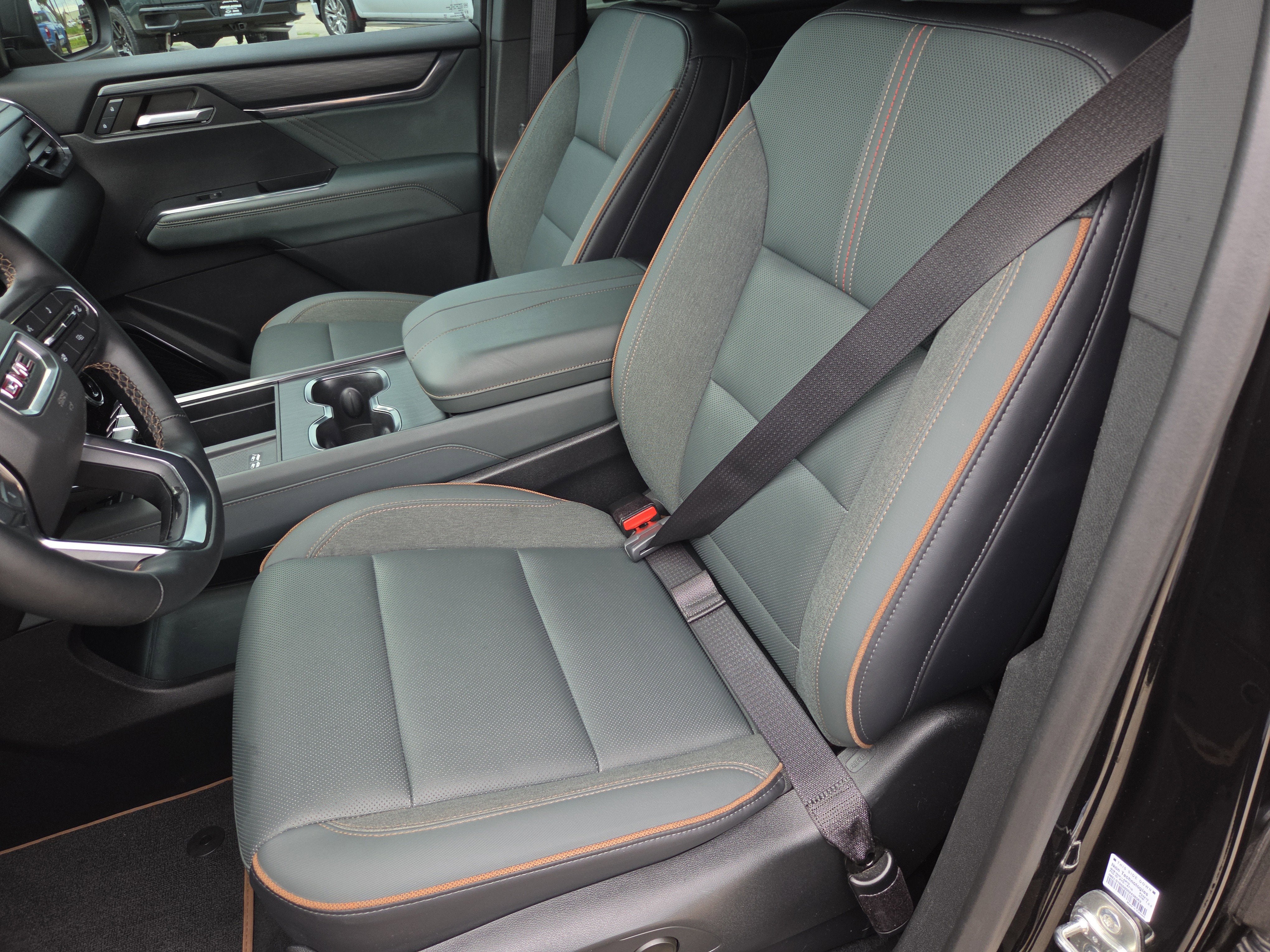 2024 GMC Acadia AT4