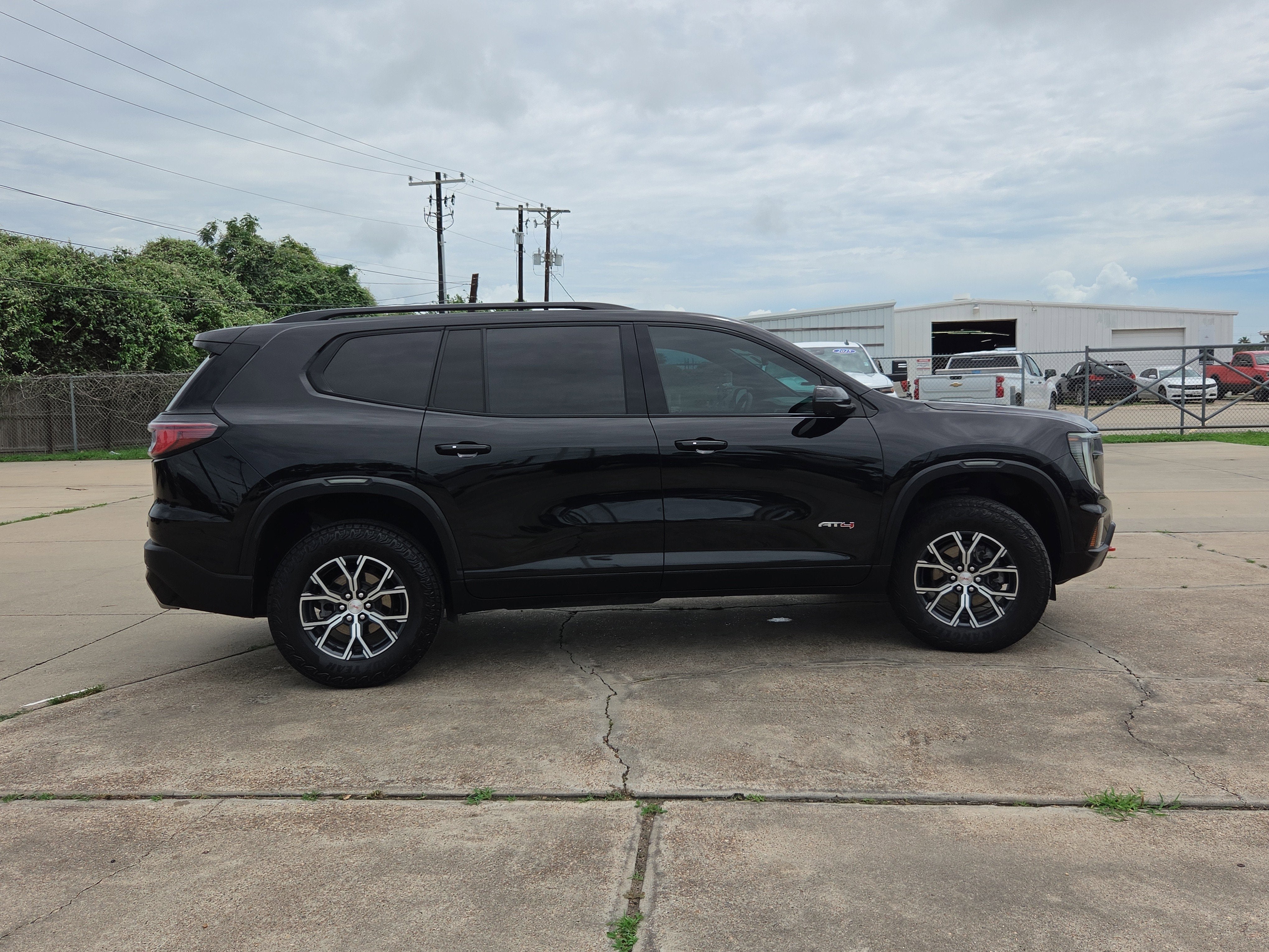 2024 GMC Acadia AT4