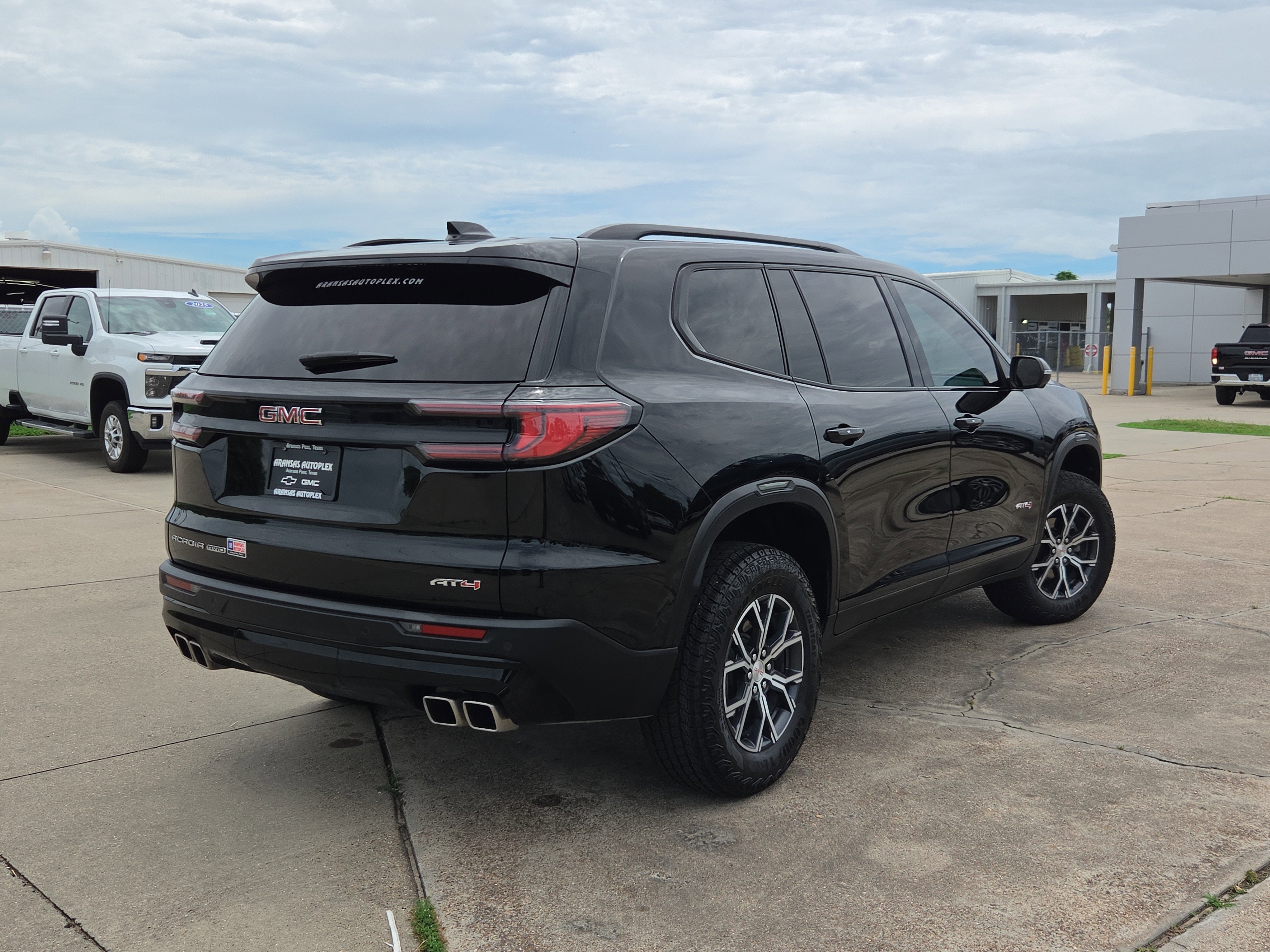 2024 GMC Acadia AT4