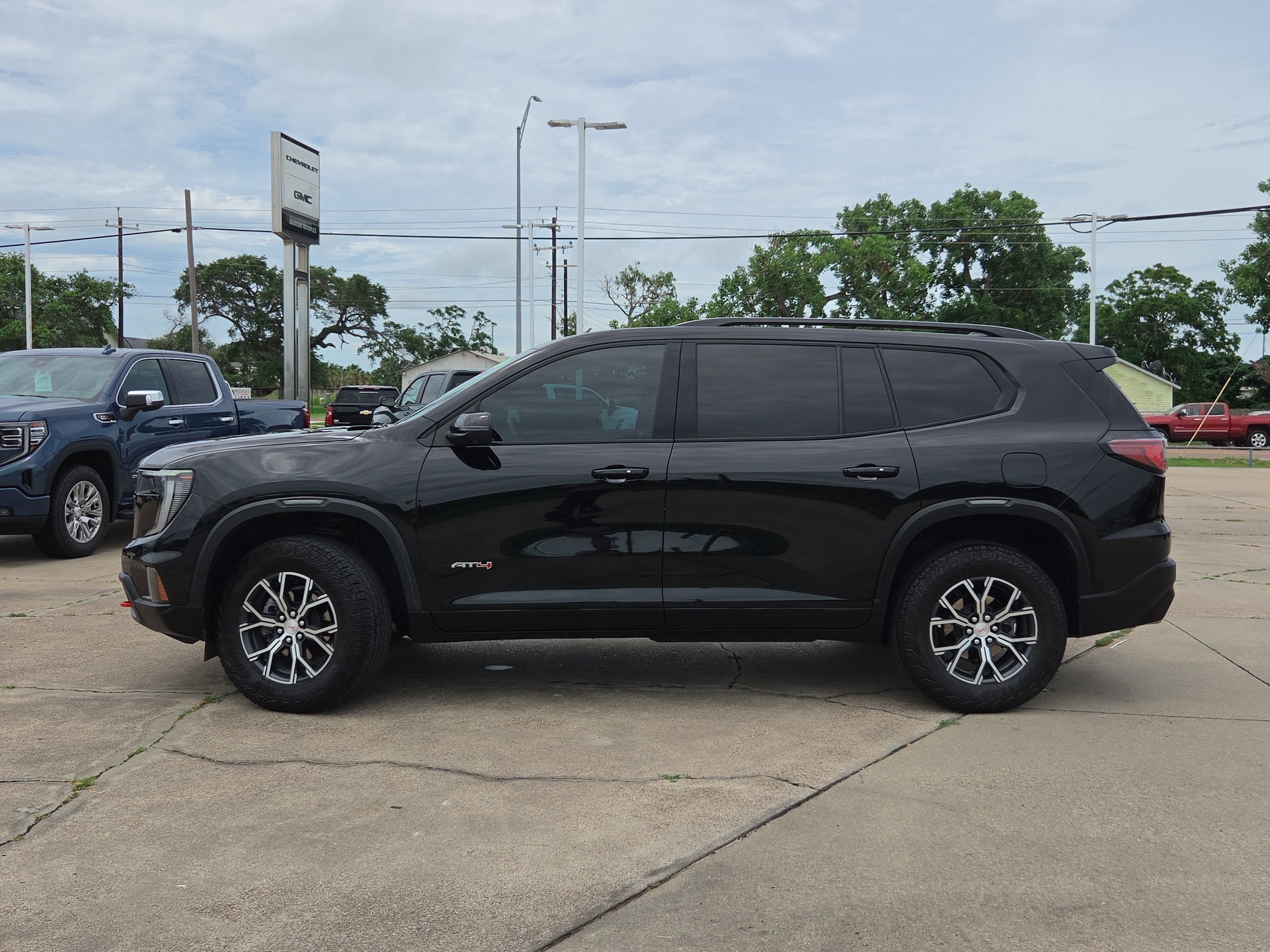 2024 GMC Acadia AT4