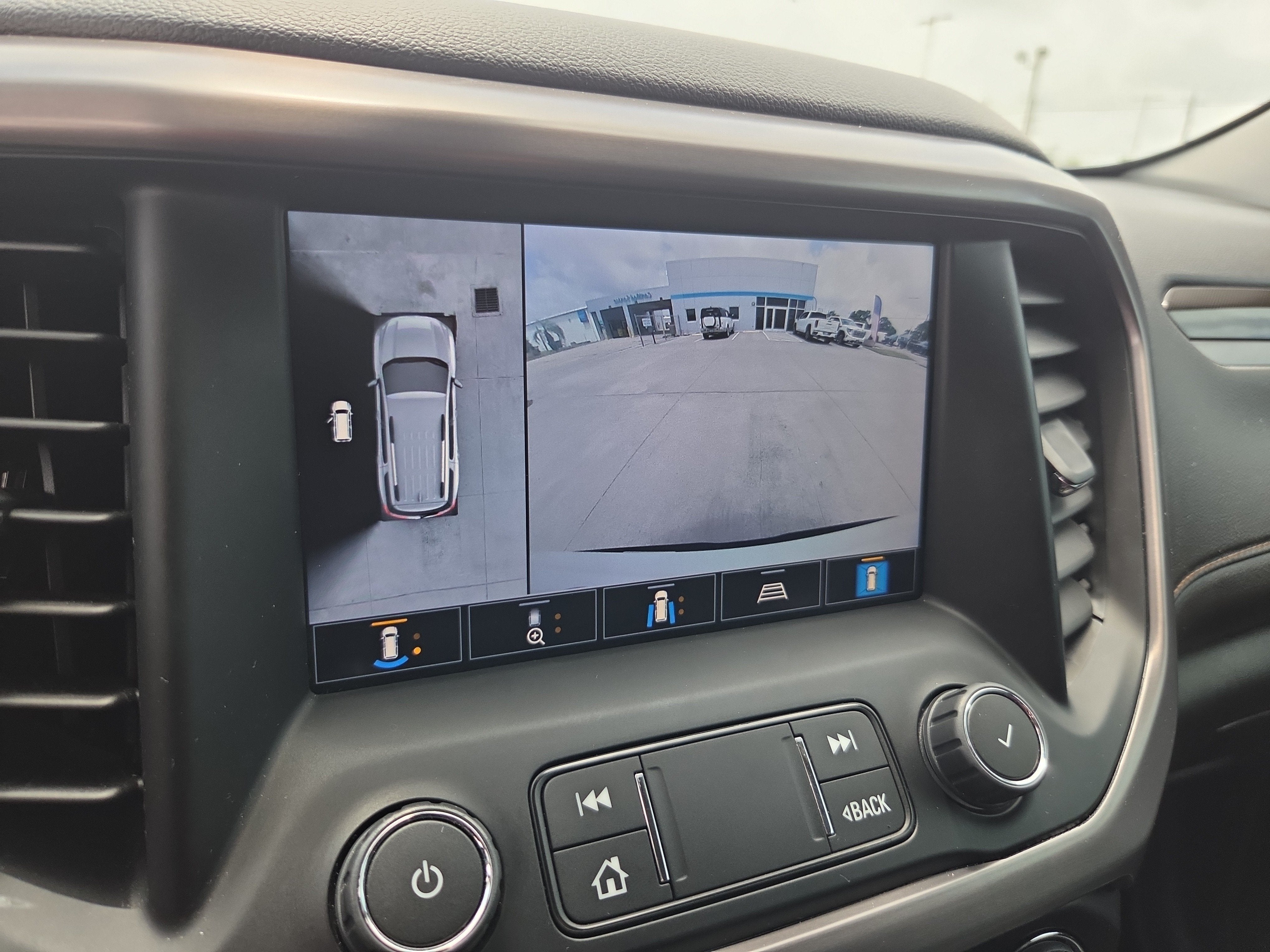 2022 GMC Acadia AT4