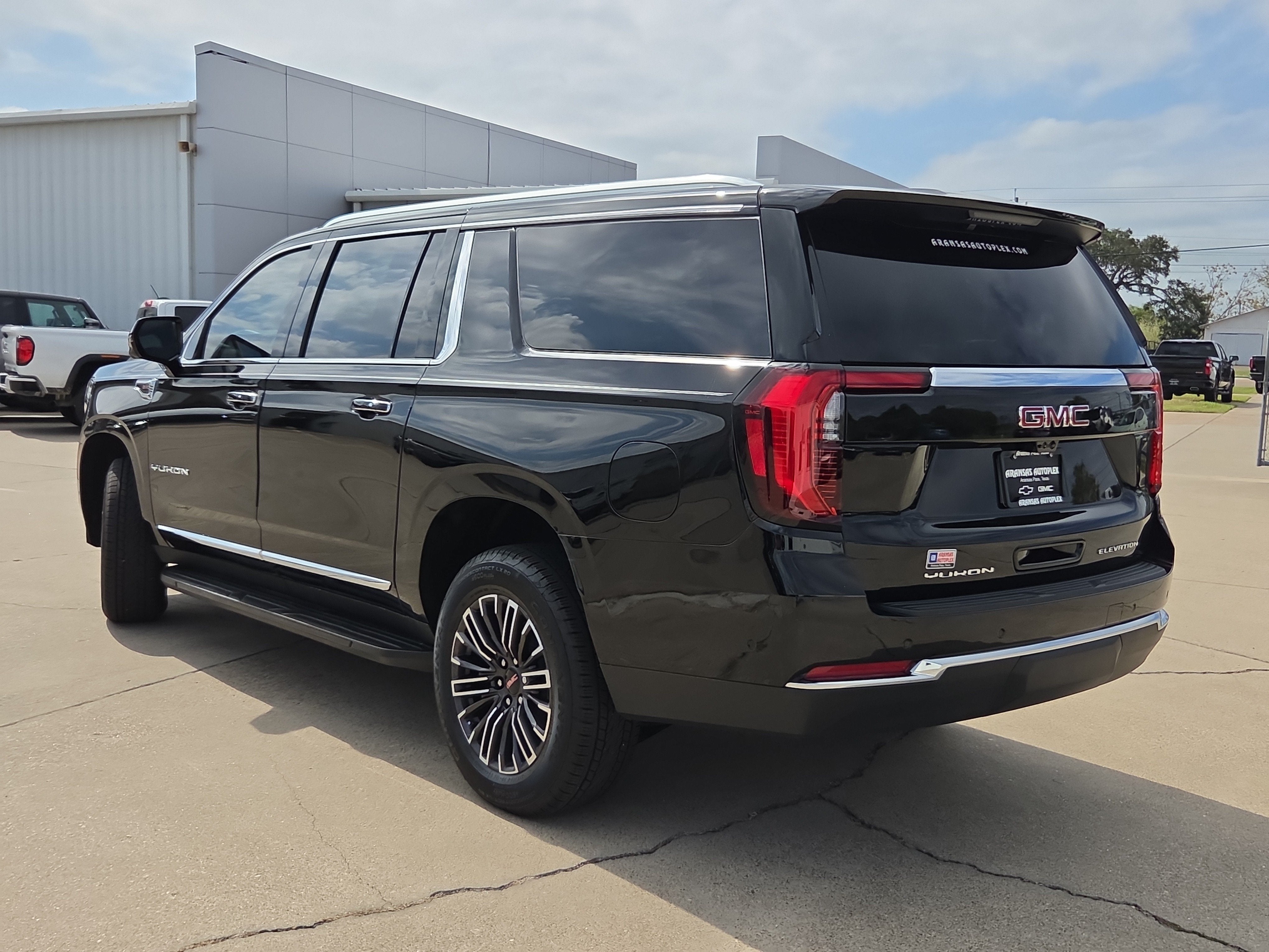2026 GMC Yukon XL Elevation