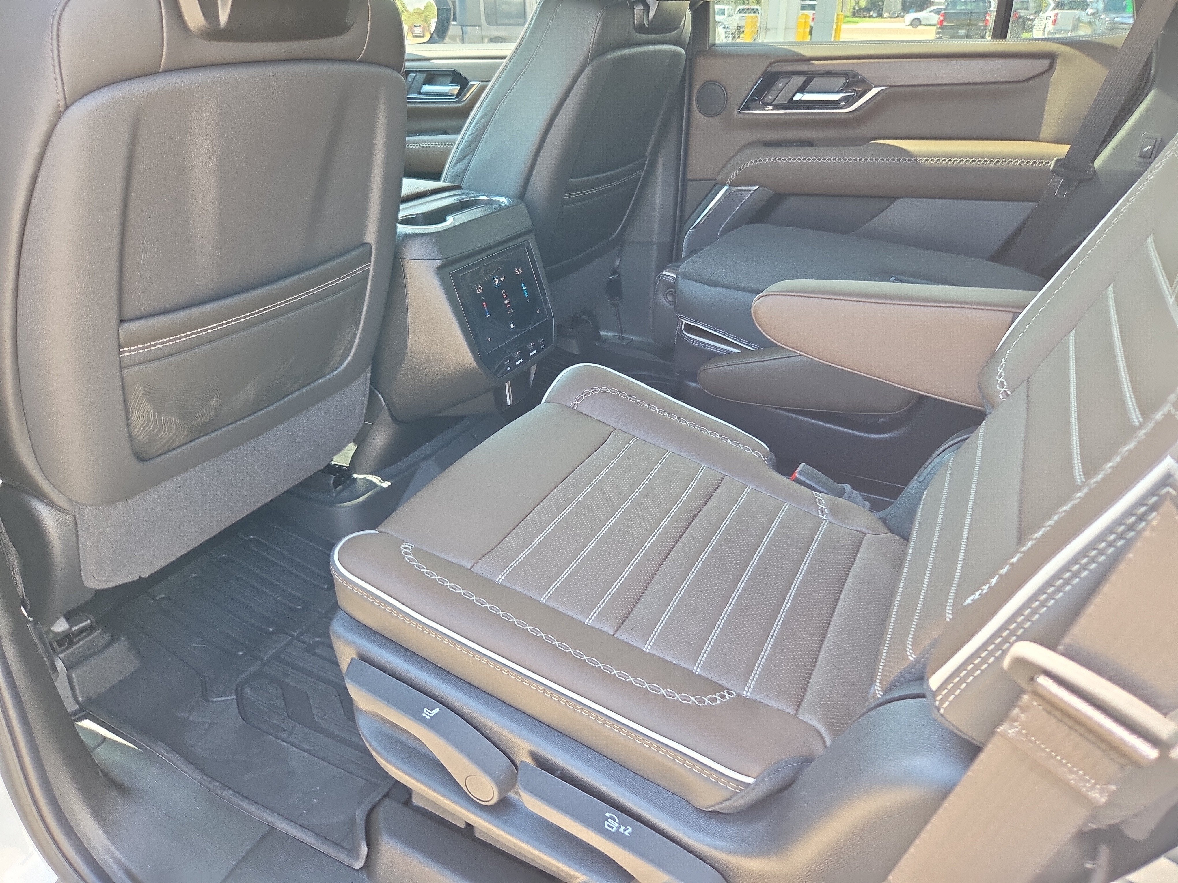 2027 GMC Yukon Denali Ultimate - Photo 14