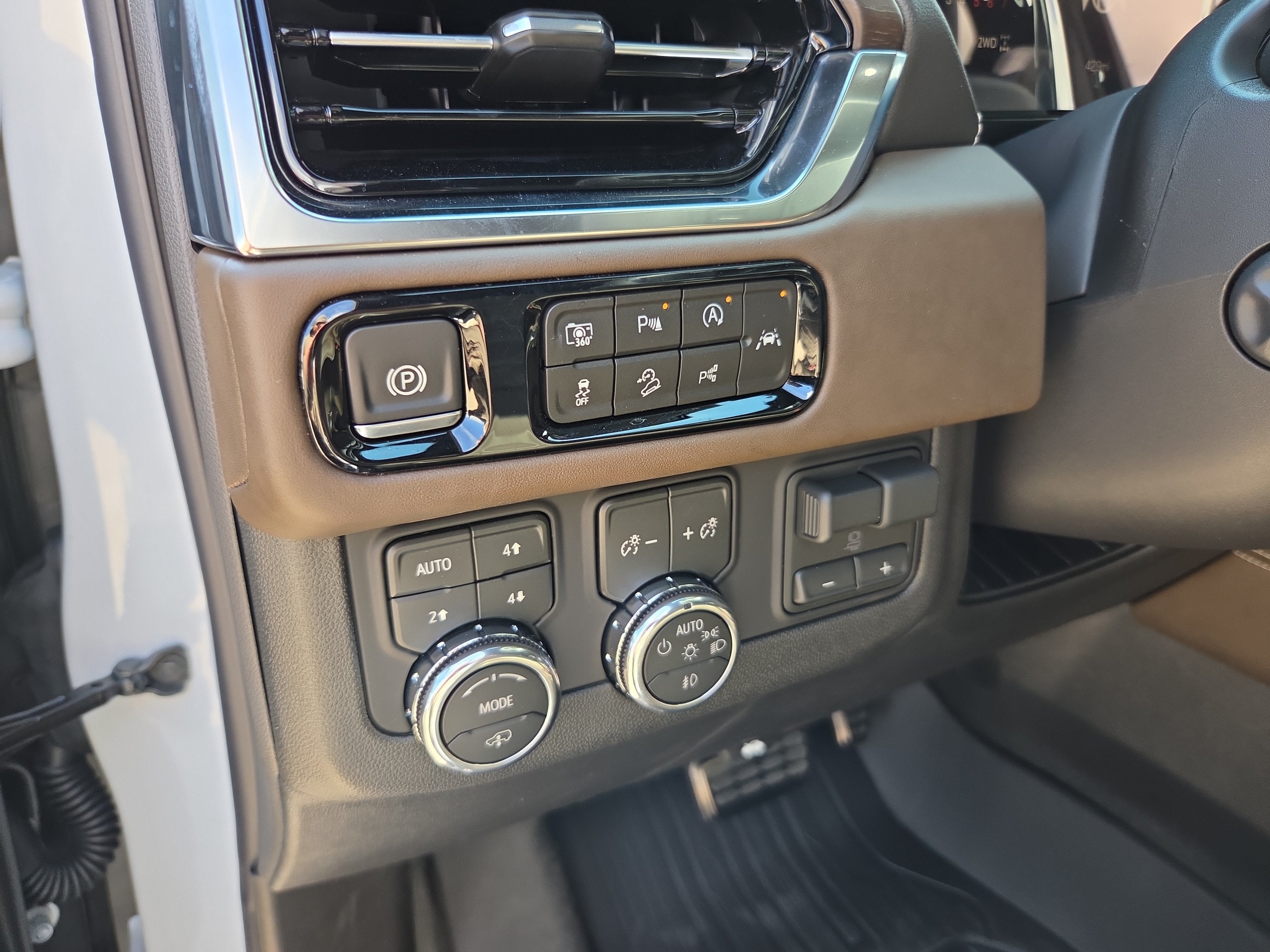 2027 GMC Yukon Denali Ultimate - Photo 18