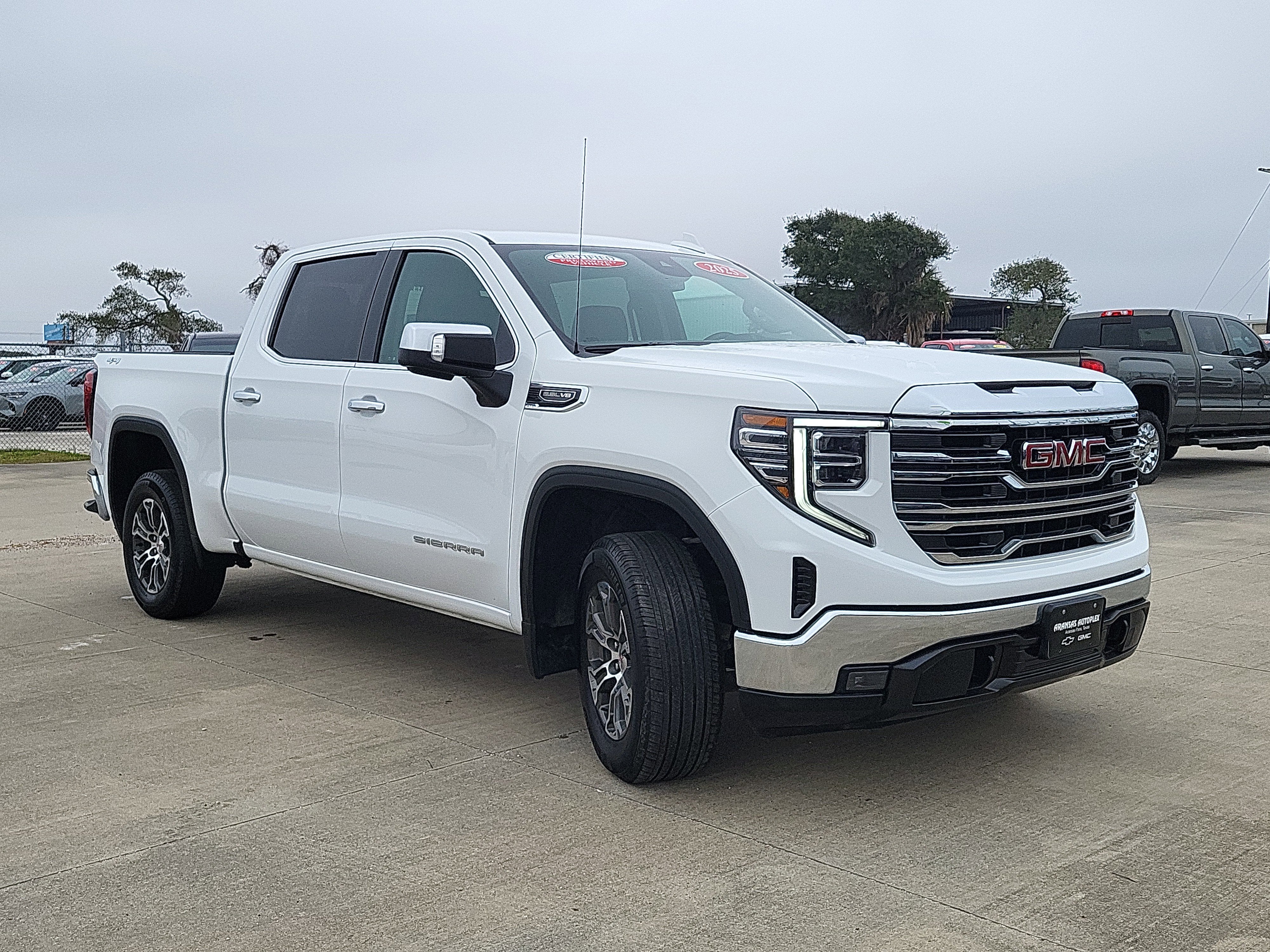 2025 GMC Sierra 1500 SLT