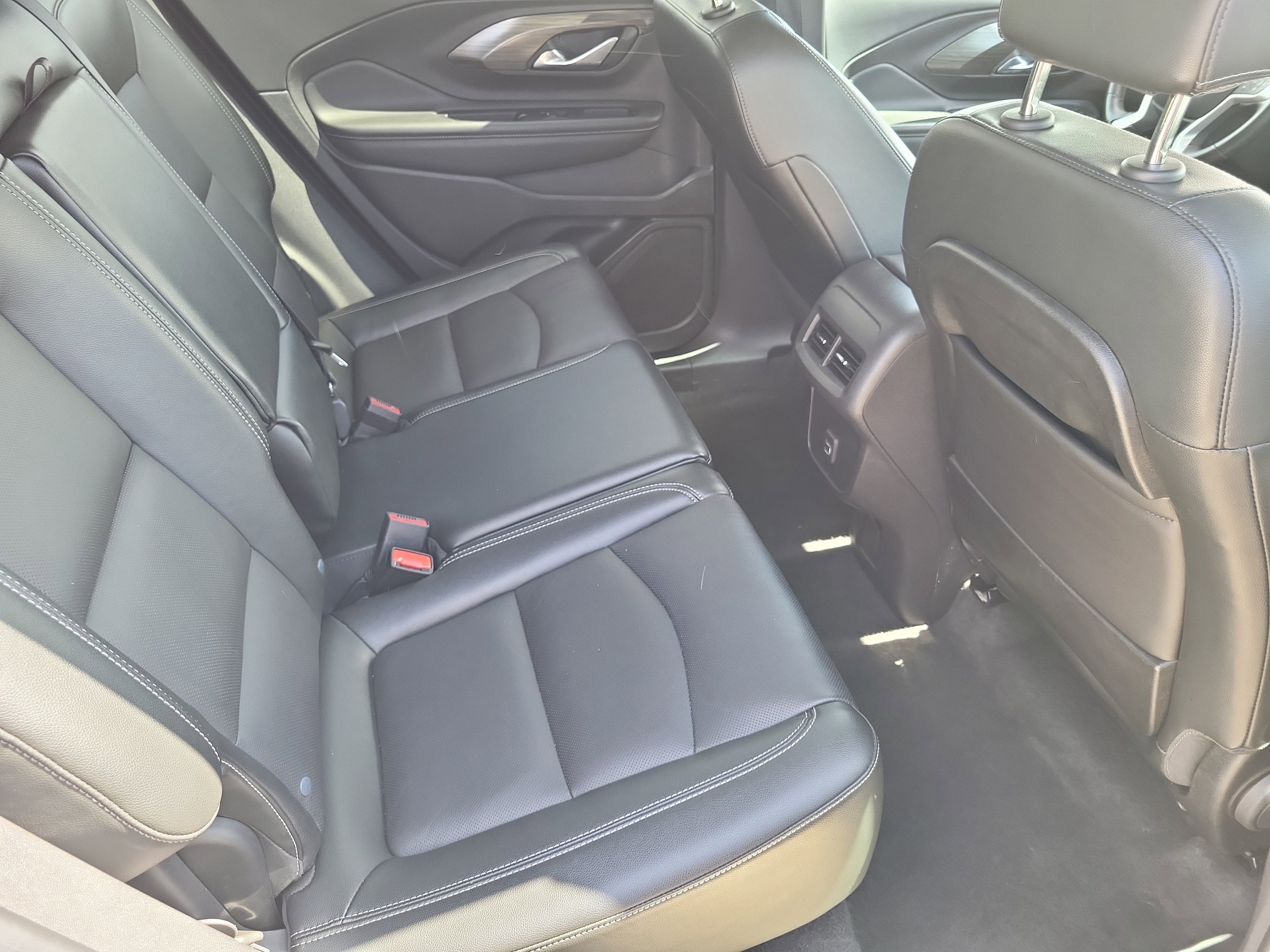 2024 GMC Terrain SLT - Photo 11