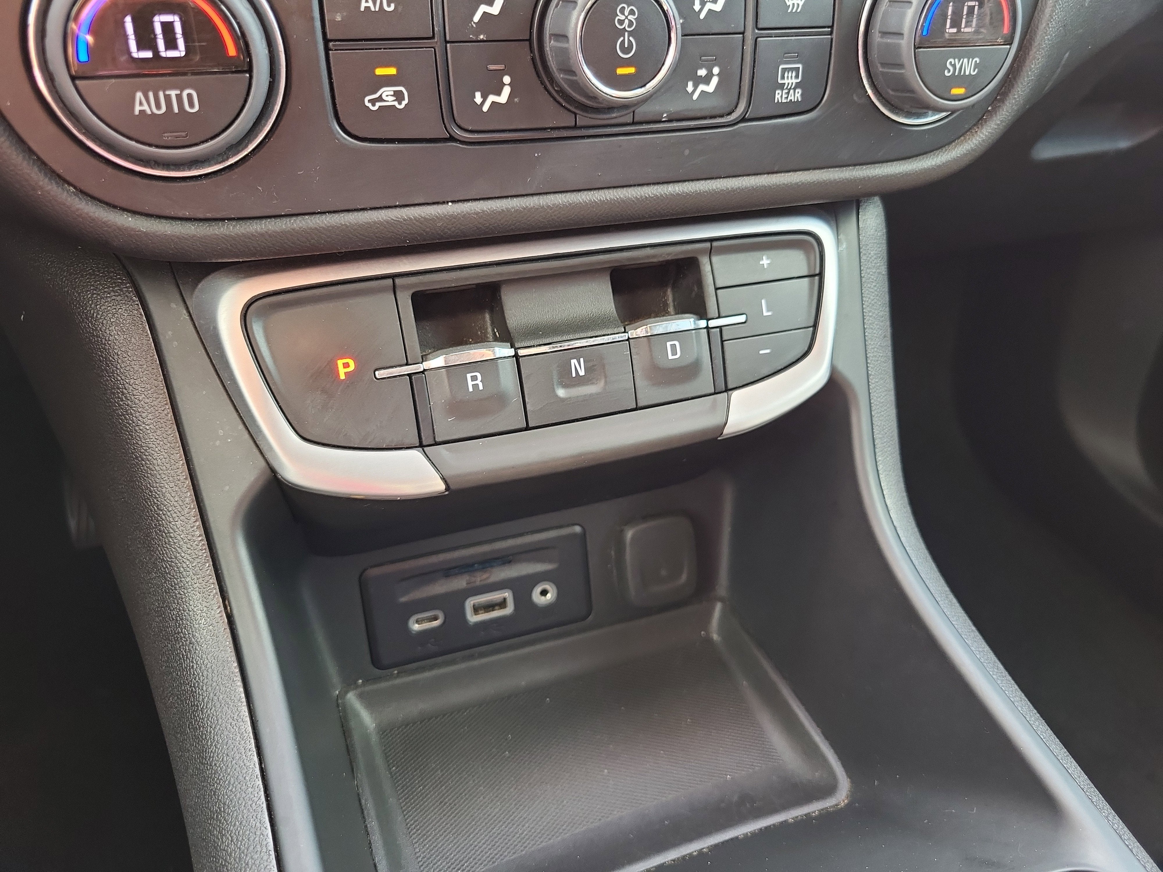 2024 GMC Terrain SLT - Photo 23