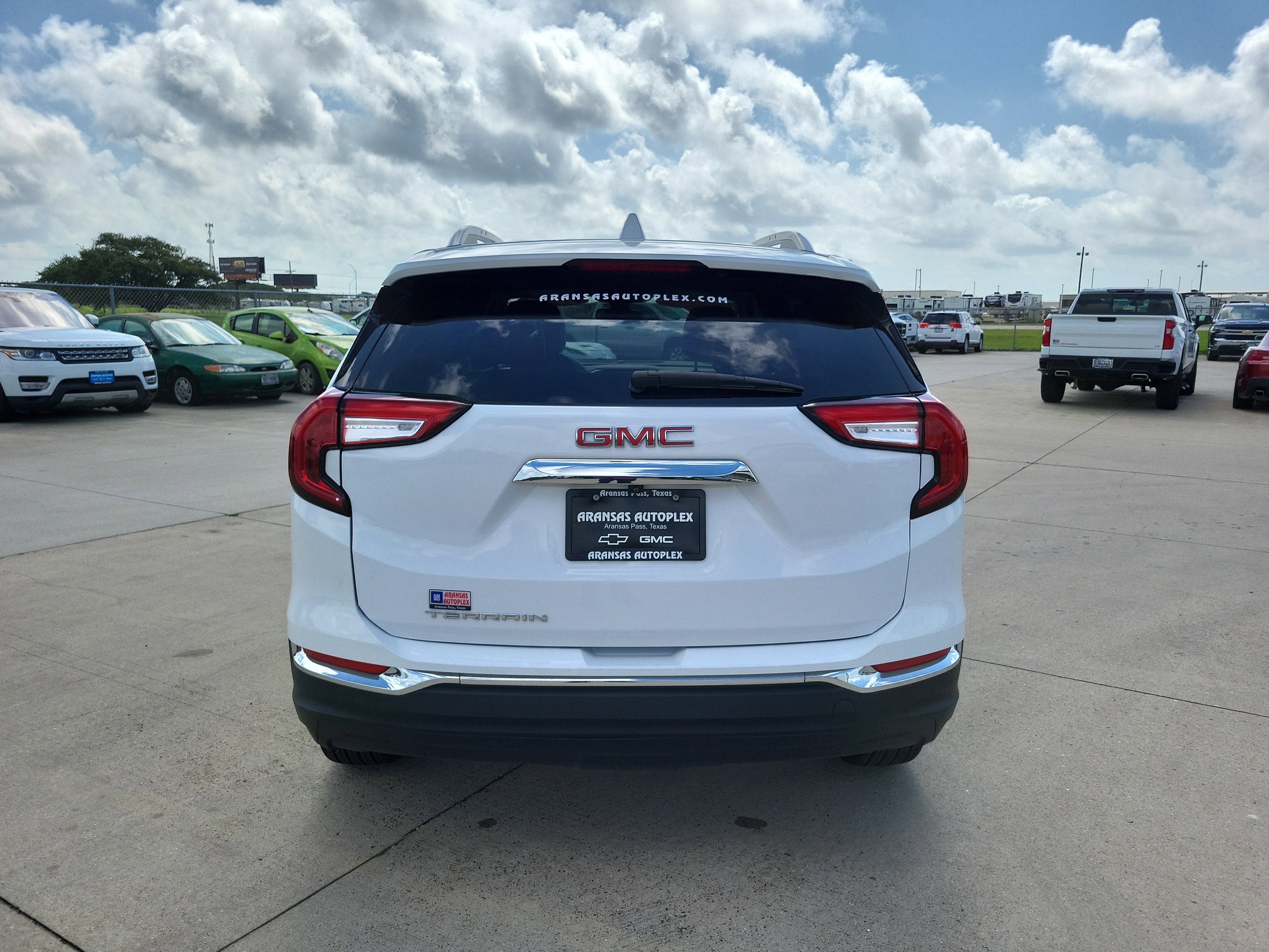 2024 GMC Terrain SLT - Photo 6