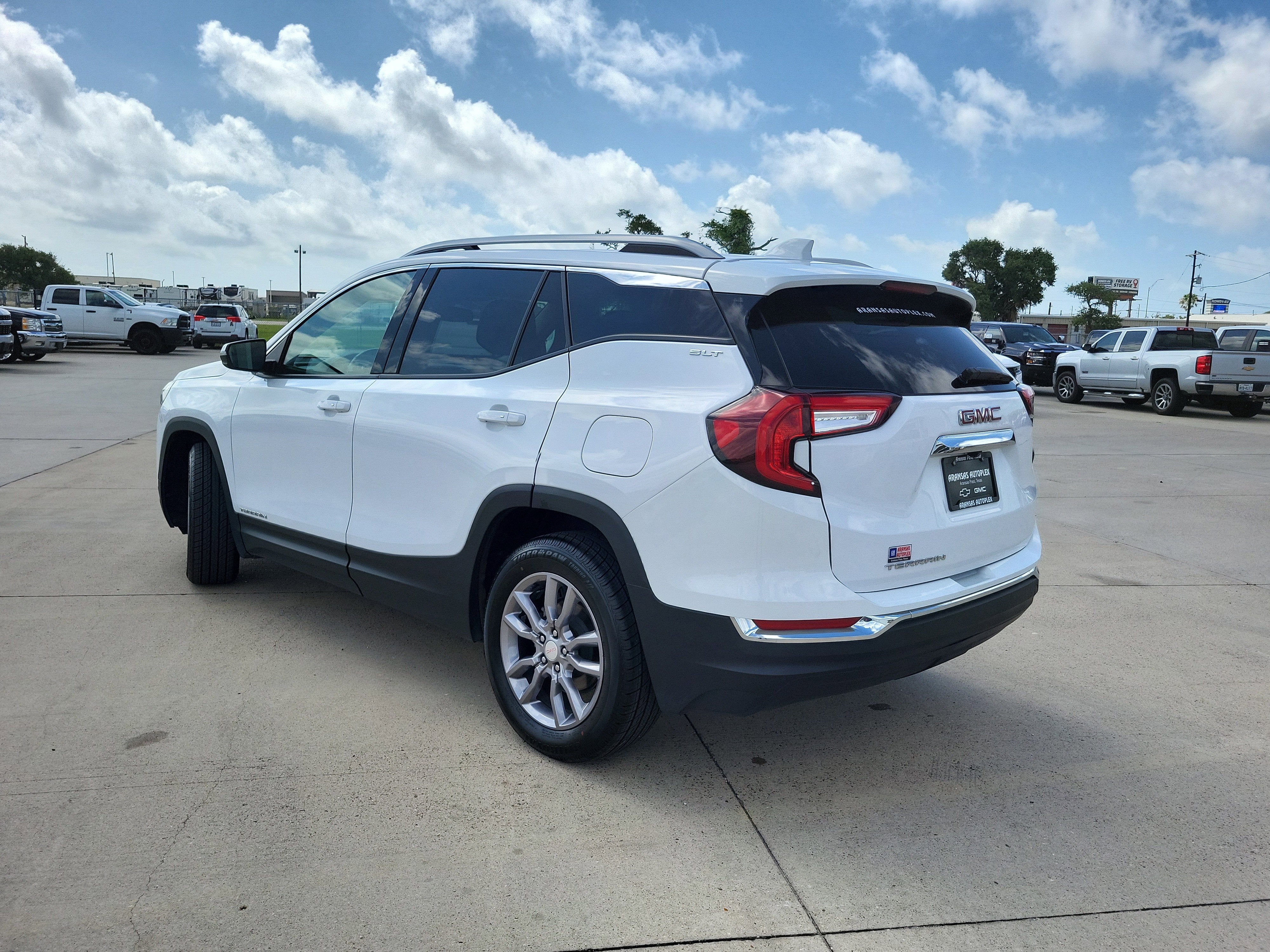 2024 GMC Terrain SLT - Photo 7