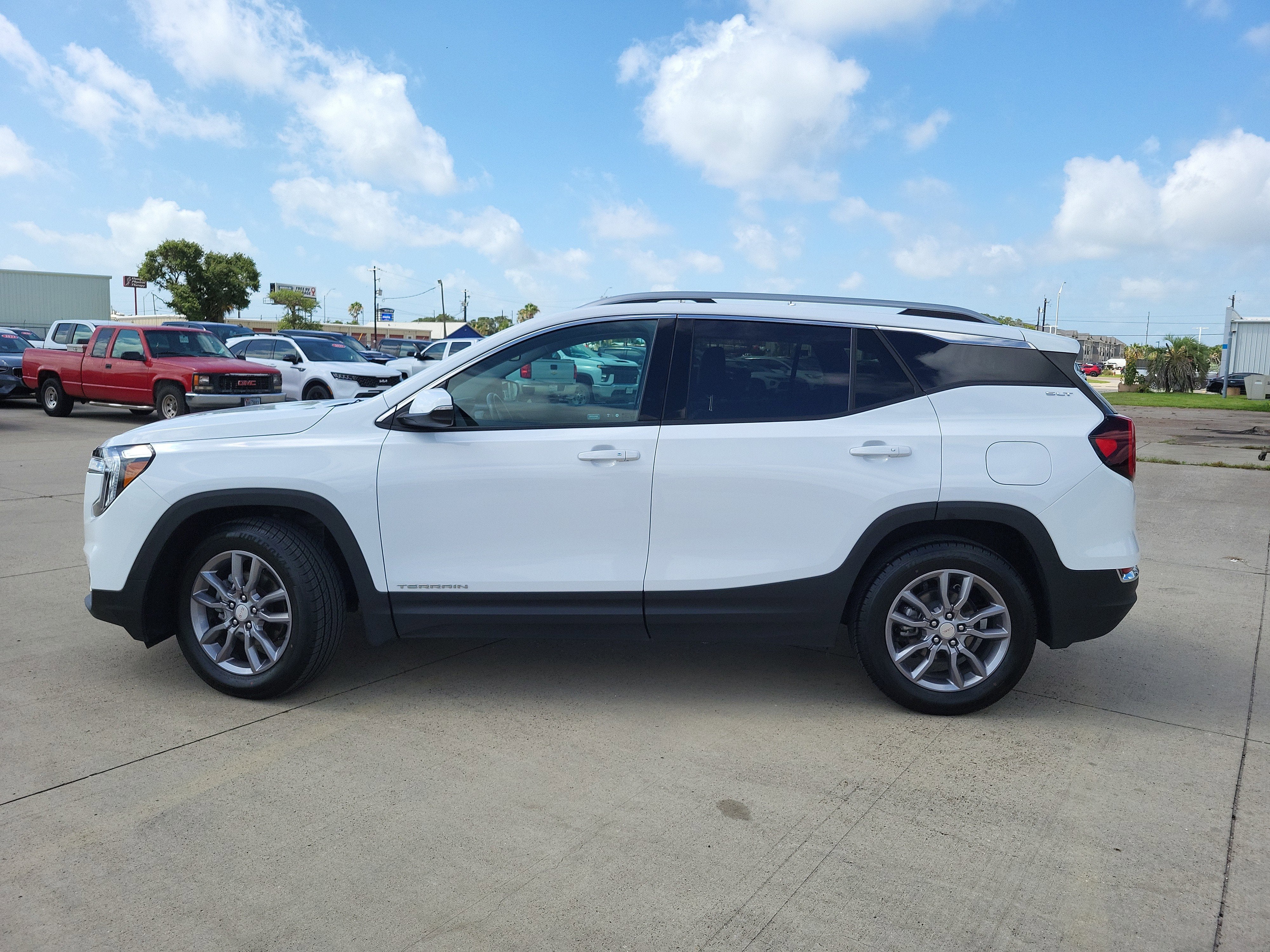 2024 GMC Terrain SLT - Photo 8