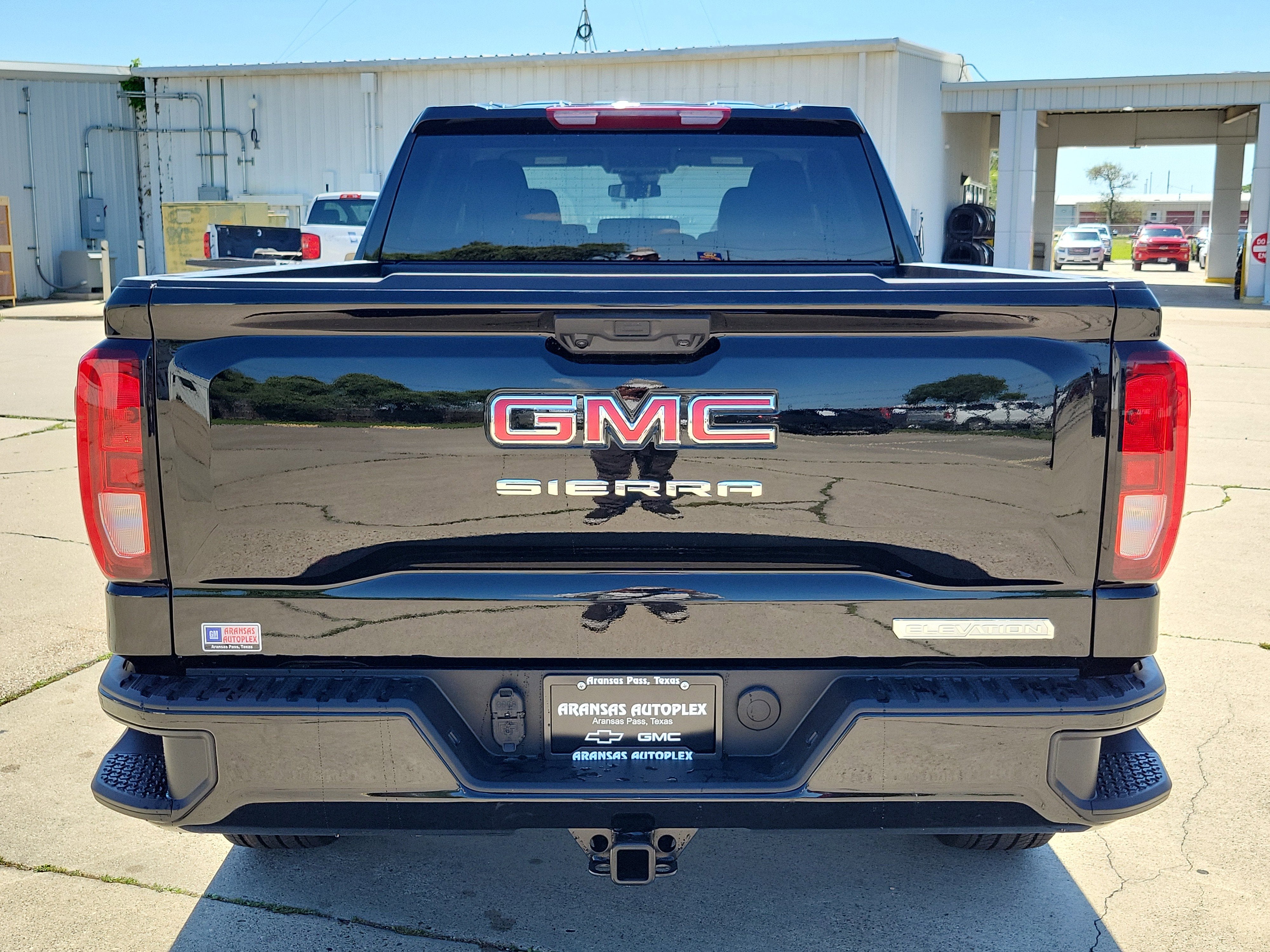 2025 GMC Sierra 1500 Elevation