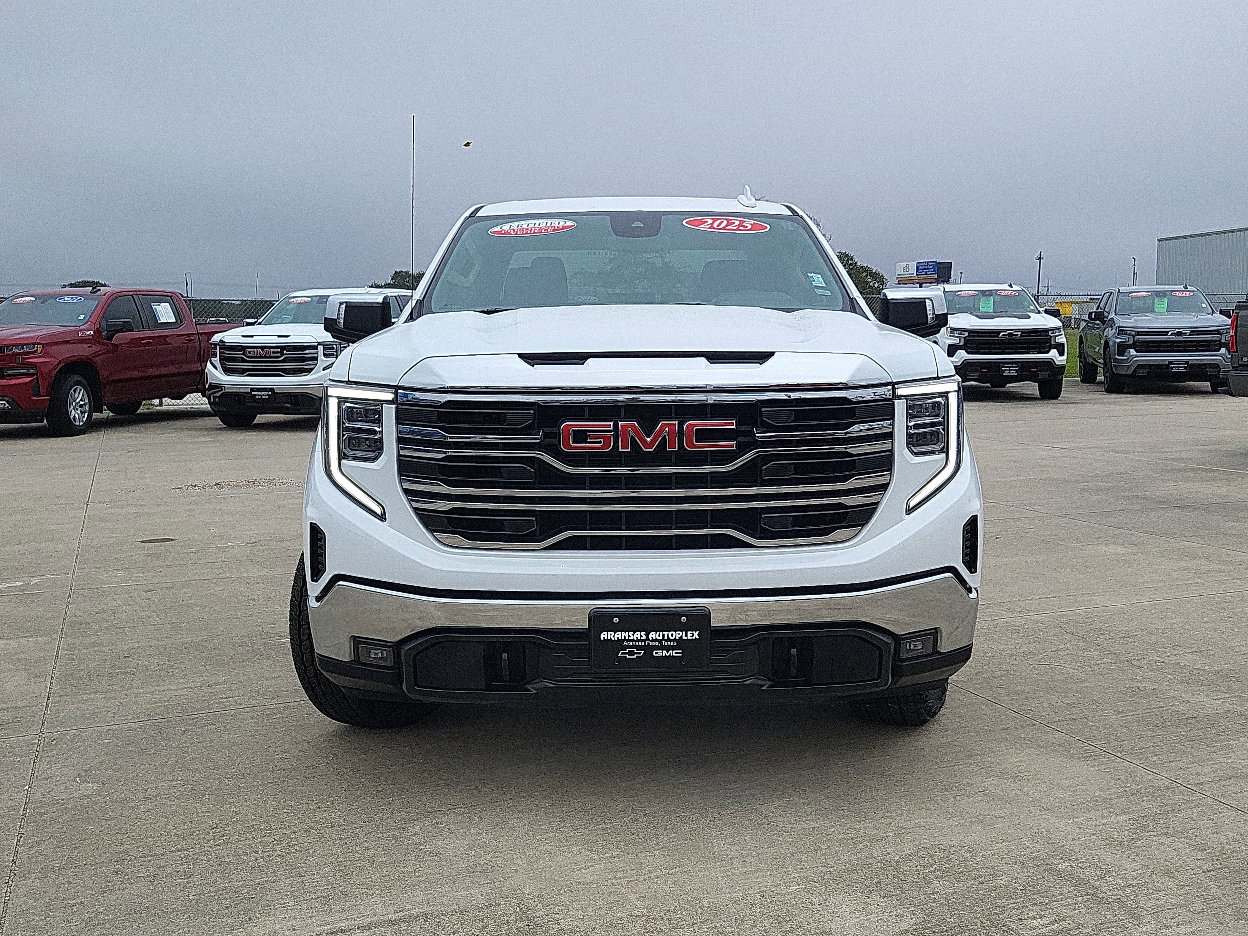 2025 GMC Sierra 1500 SLT