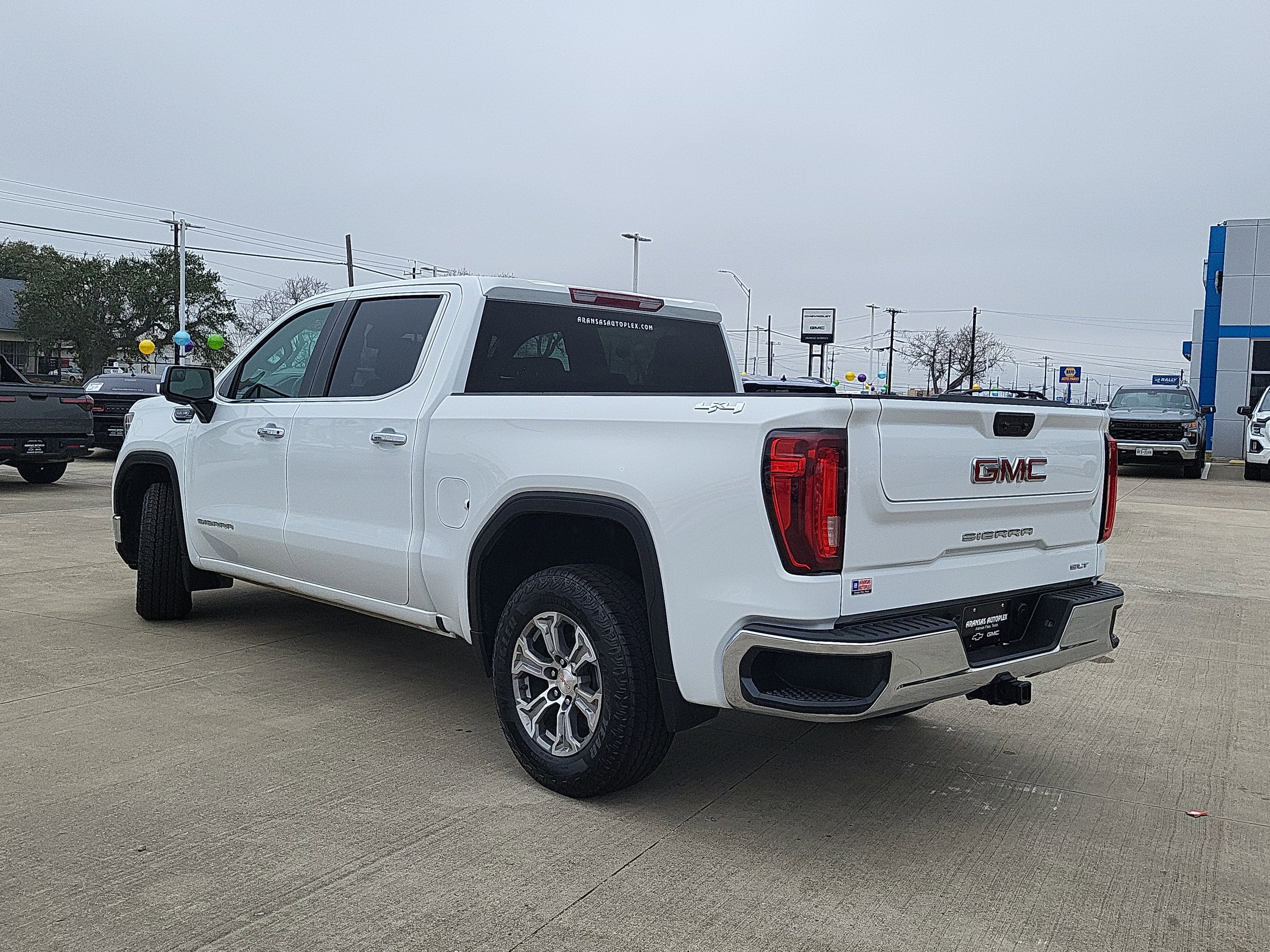 2025 GMC Sierra 1500 SLT
