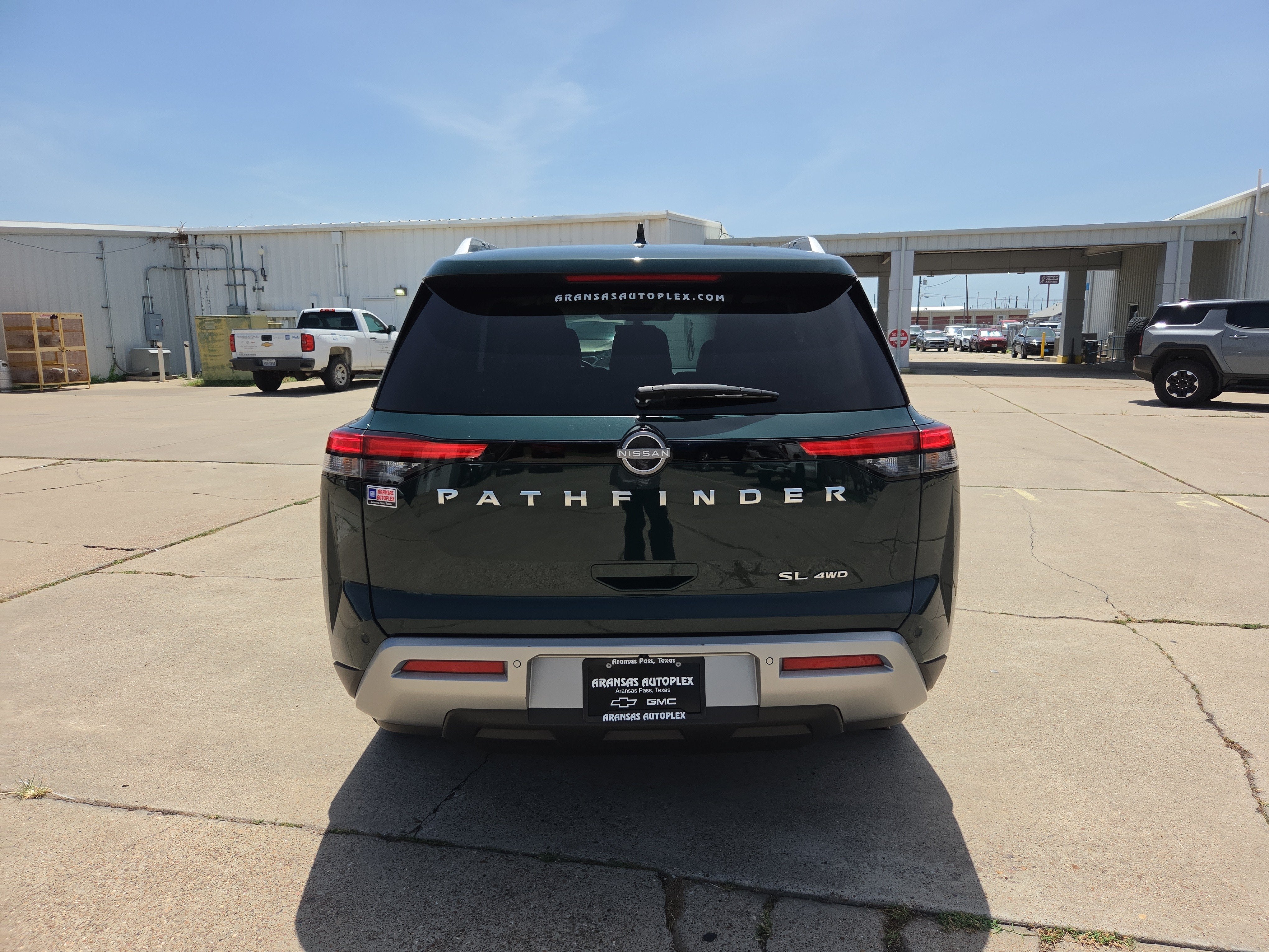 2025 Nissan Pathfinder SL