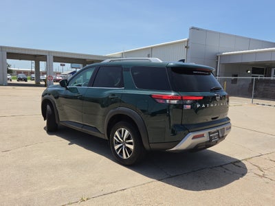 2025 Nissan Pathfinder SL