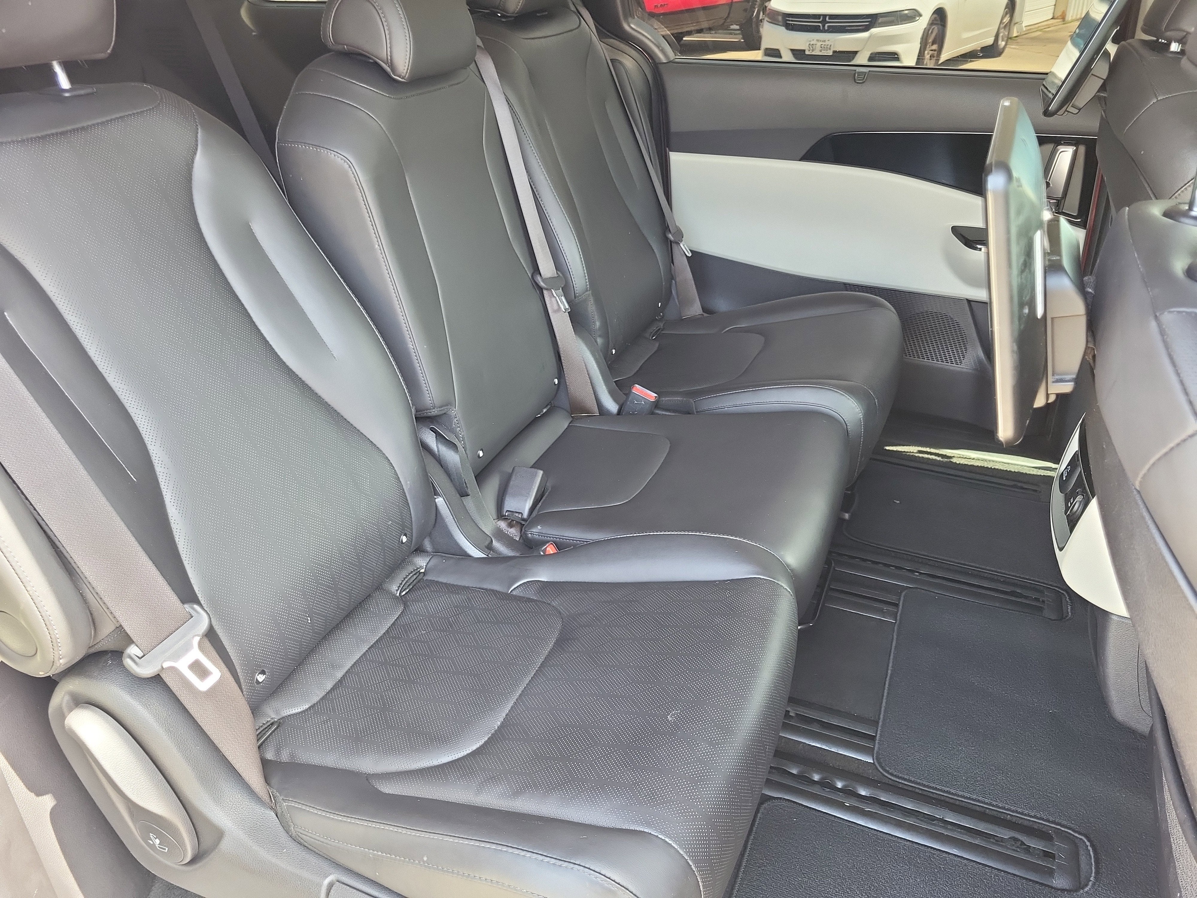 2022 Kia Carnival SX
