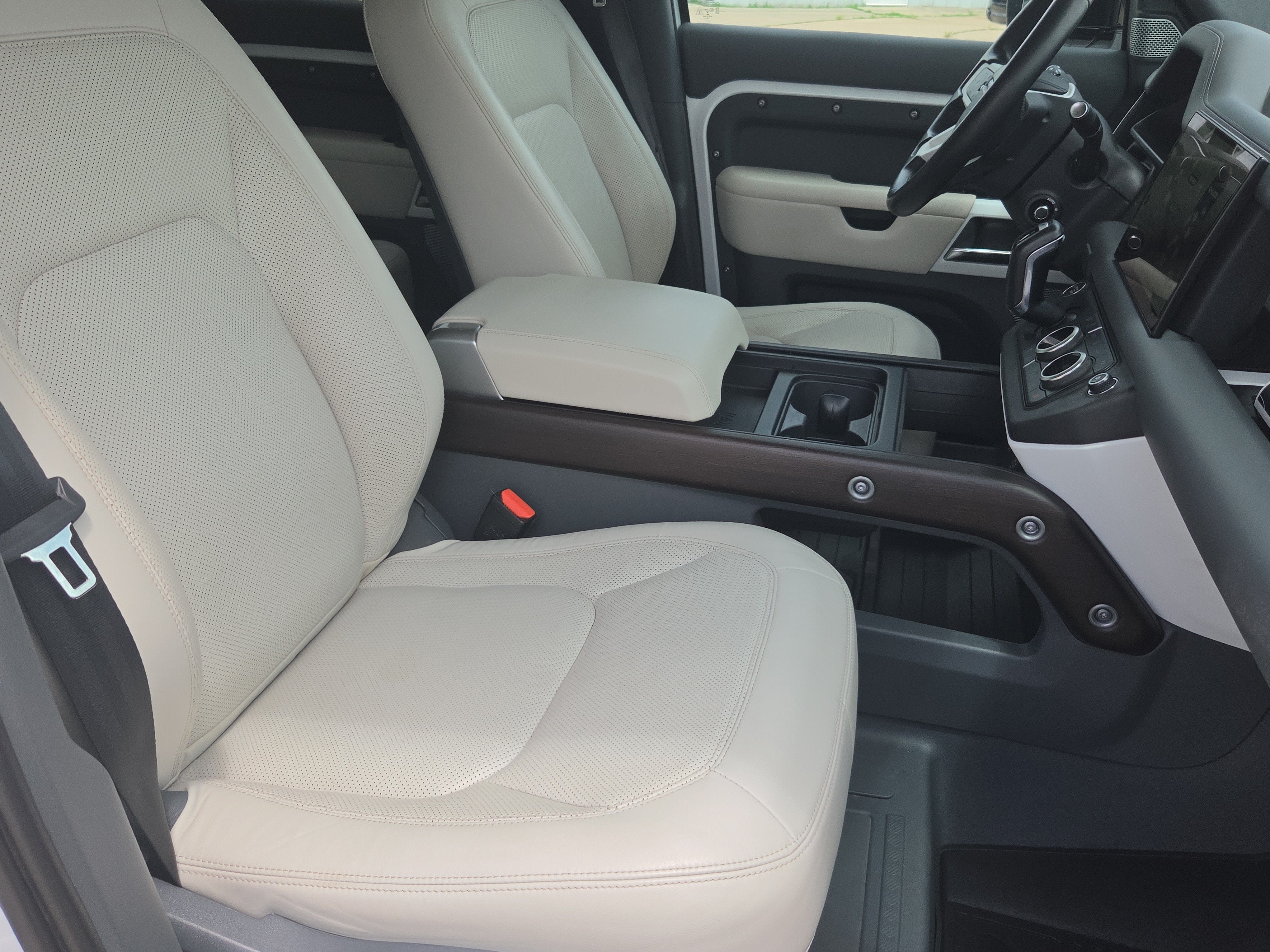 2023 Land Rover Defender First Edition