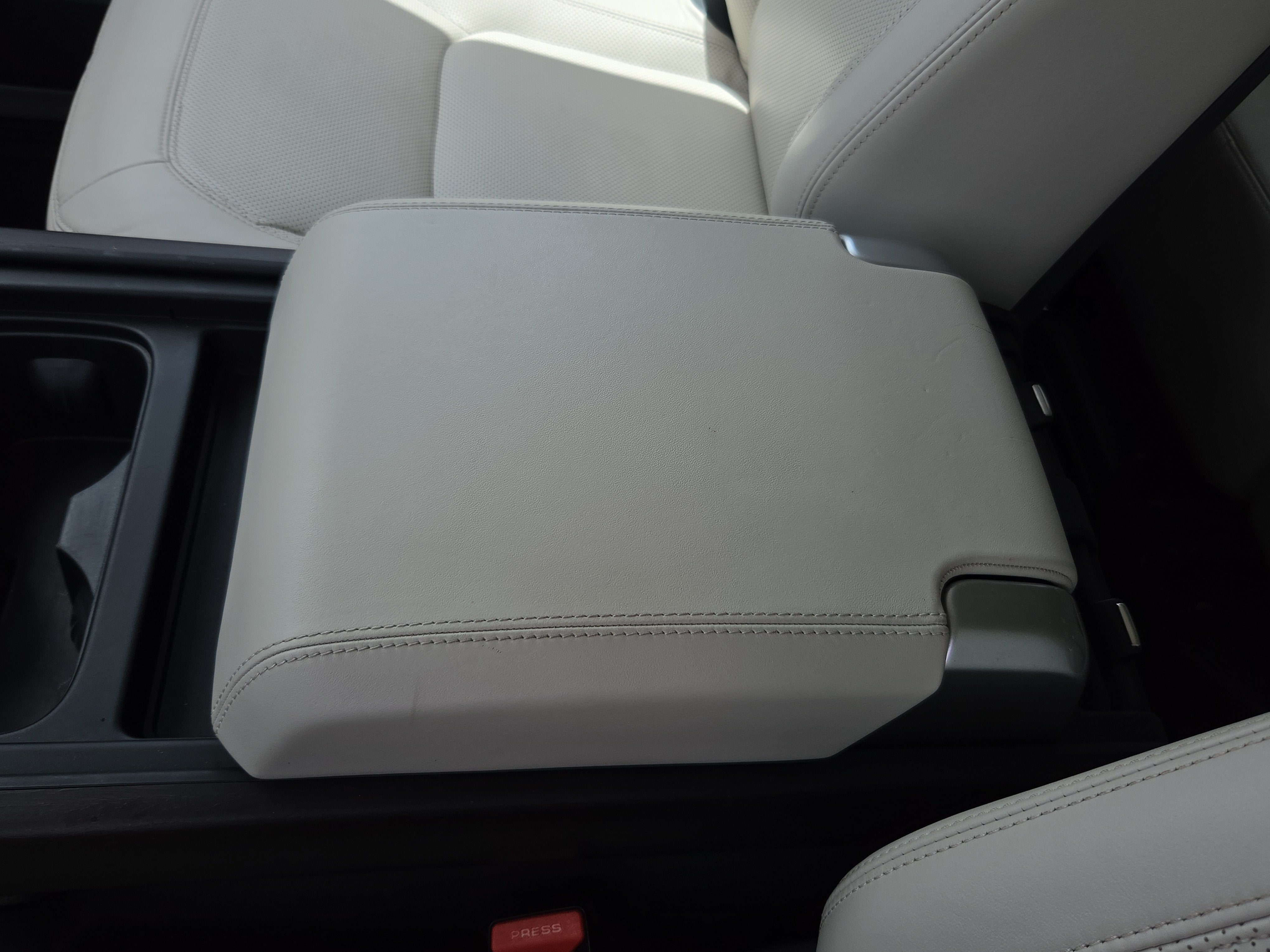 2023 Land Rover Defender First Edition